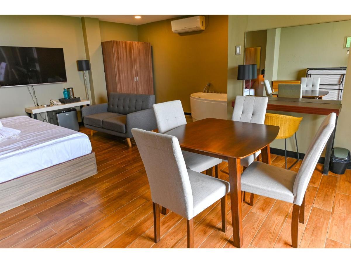 Capital O 890 Nami Hotel Tagaytay 따가이따이 외부 사진